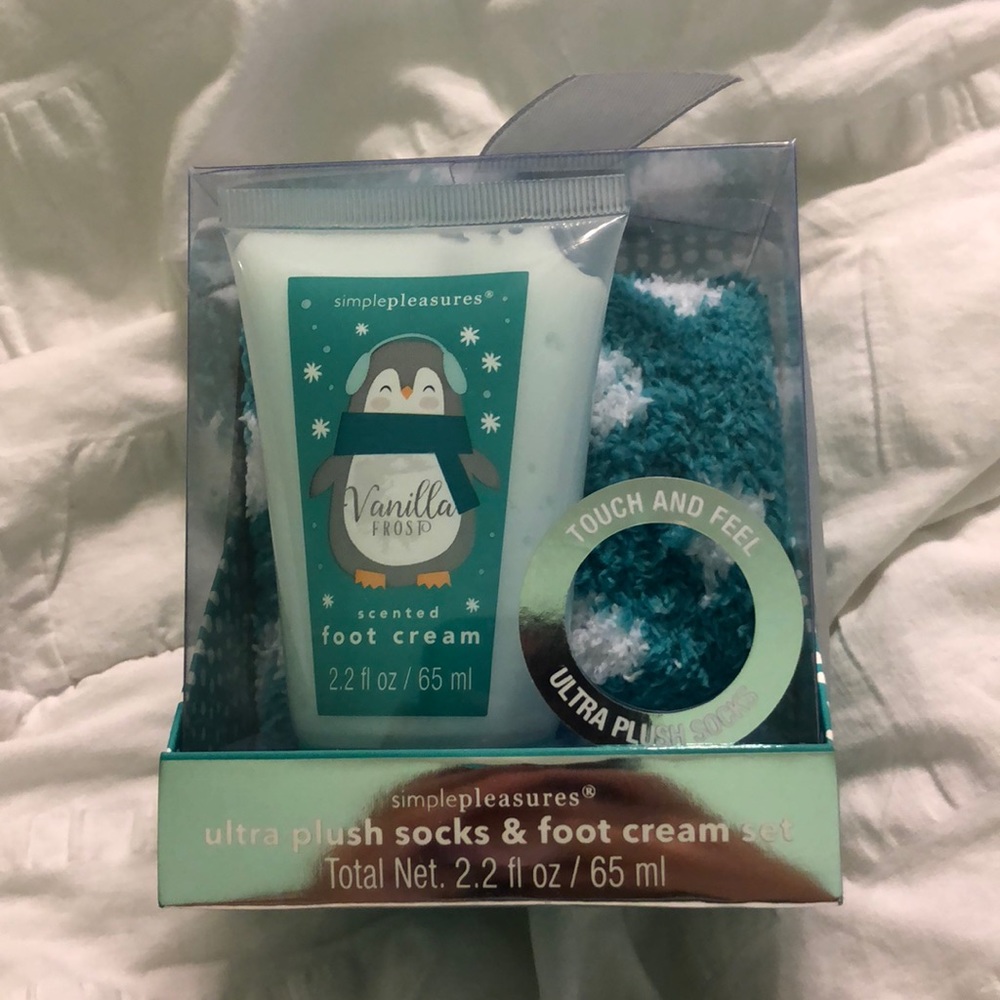 Fuzzy sock and lotion set